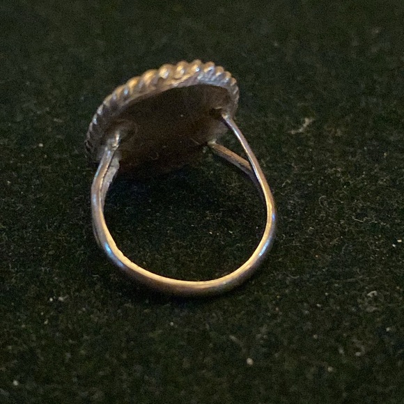 Navajo Vintage 1970s Kingman Turquoise and Sterling Silver Ring - Picture 3 of 4